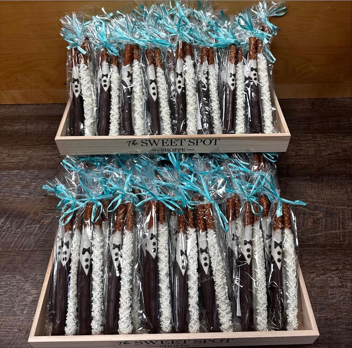 Bride & Groom Pretzel Rods - Sweeties Candy Cottage