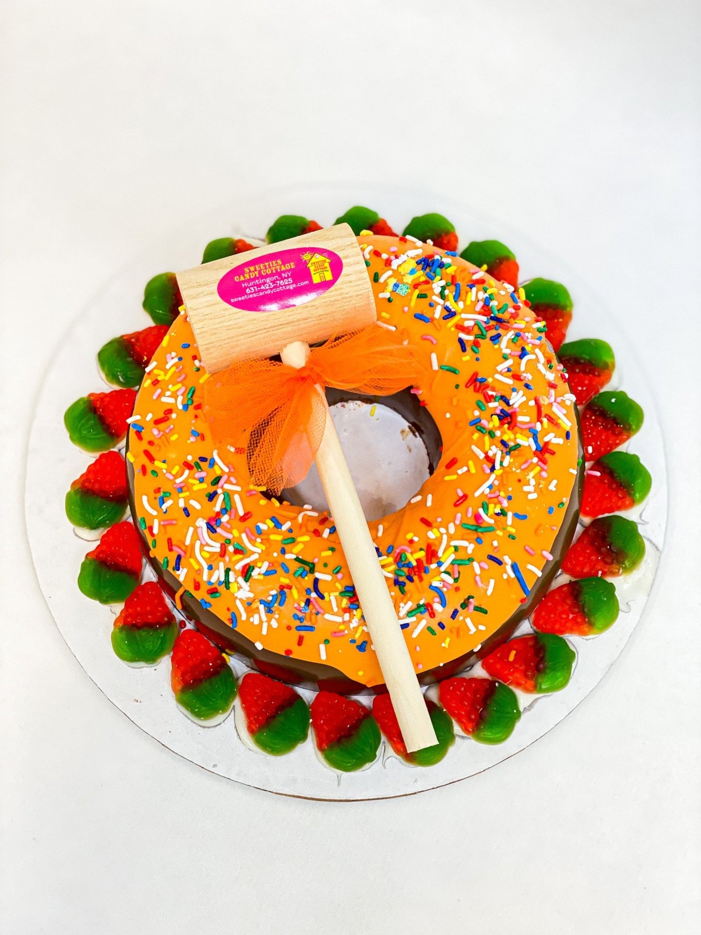 Smash Donut!candy giftMake your gift a Smash Hit with our Smash Donuts! A chocolate shell filled with a variety of gummy candies.
Same Day Delivery Available