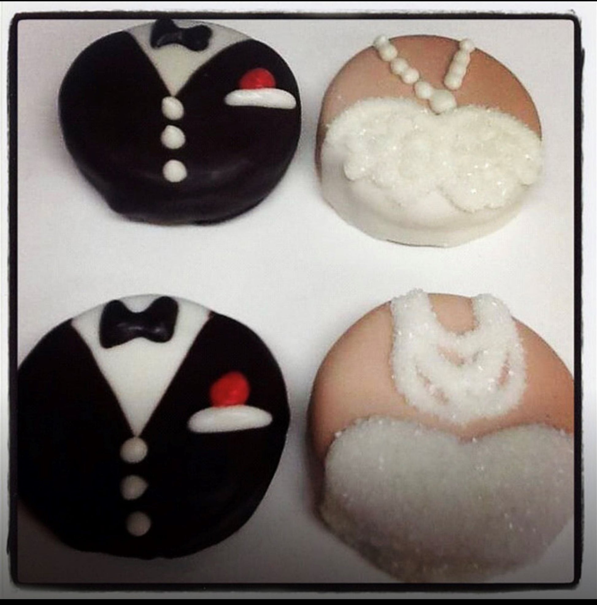 Bride & Groom Oreos - Sweeties Candy Cottage